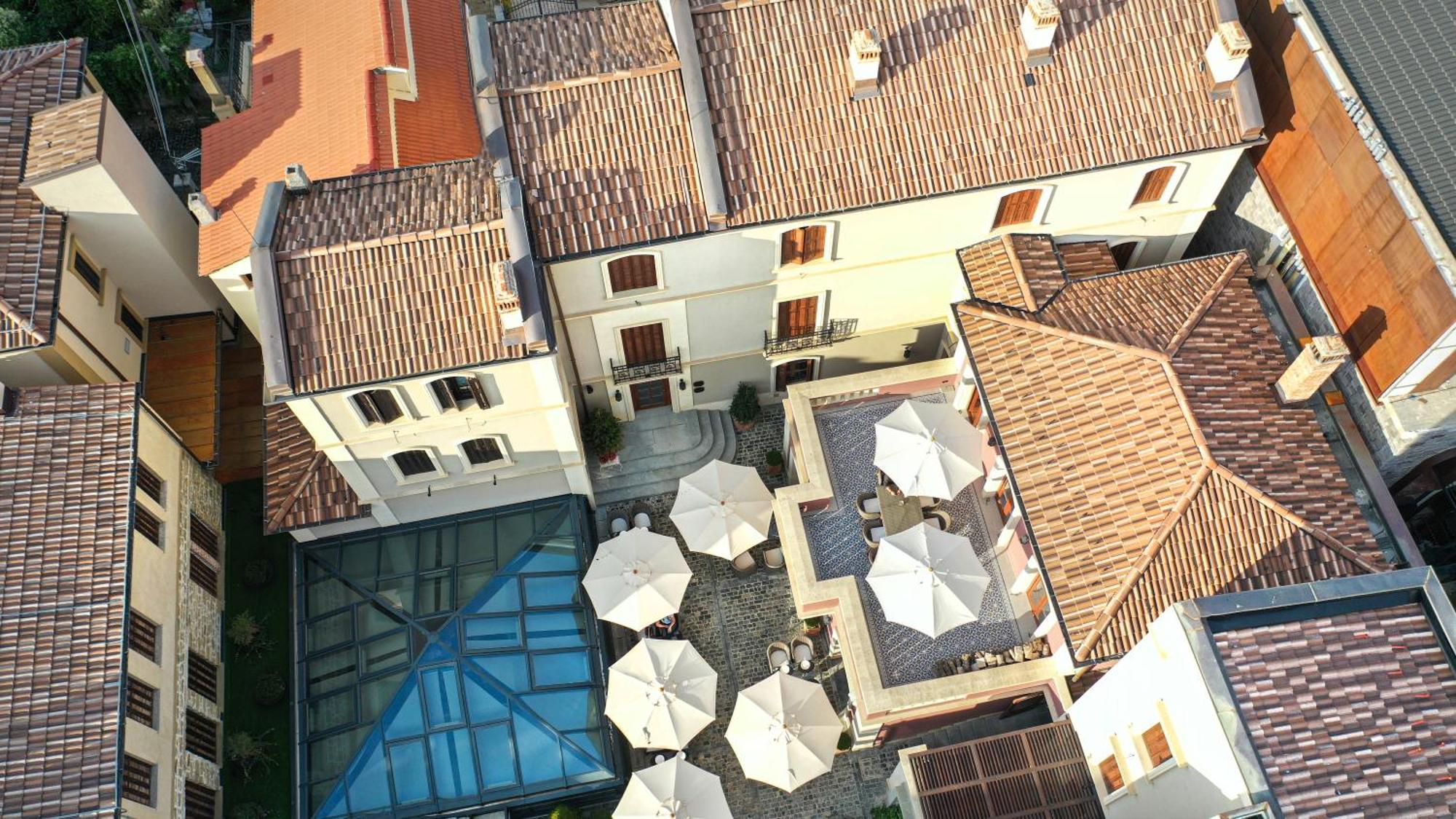 Vila Ebel Hotel Pool & Spa Korce Exterior photo